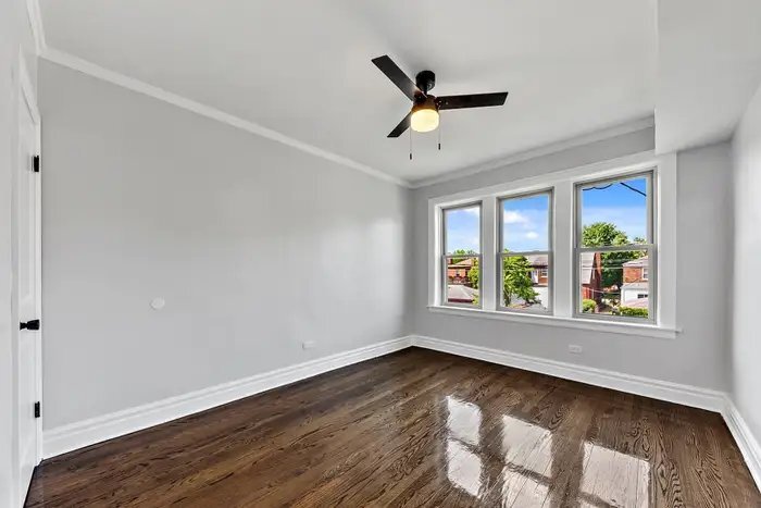 Building Photo - 8036 S Paxton Ave