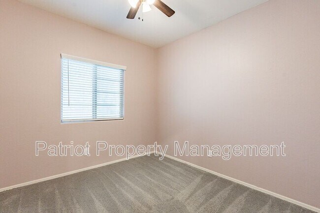 Building Photo - 8816 S 41st Dr