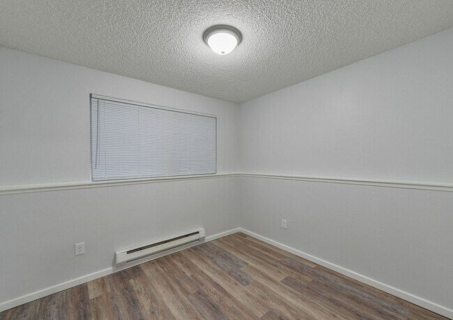 Building Photo - Beautifully Remodeled 2 Bedroom One Bath Condo Burien near Seattle