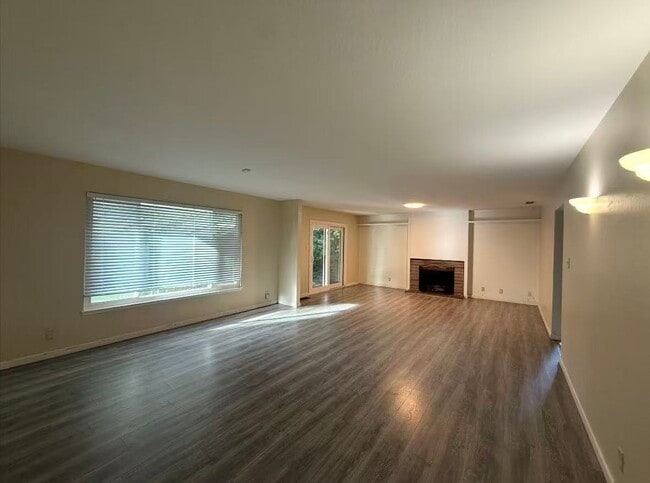 Building Photo - 4417 A Pkwy