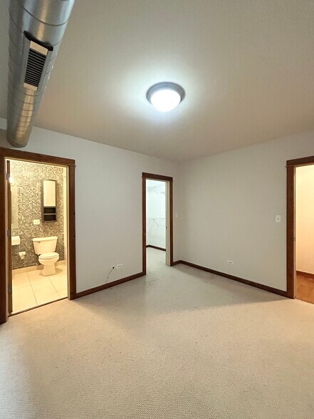 Building Photo - 5346 S Cornell Ave