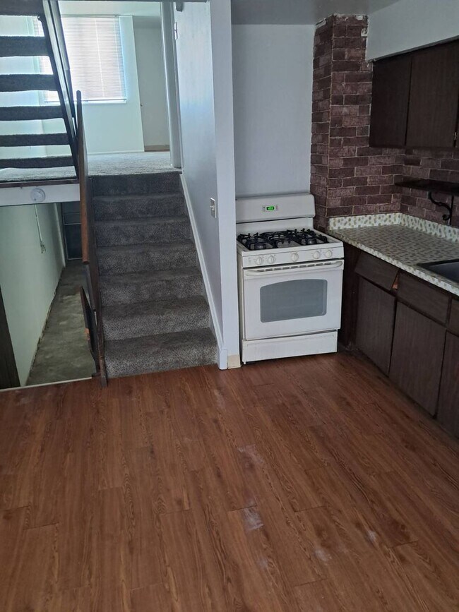 Building Photo - 8836eN95thM