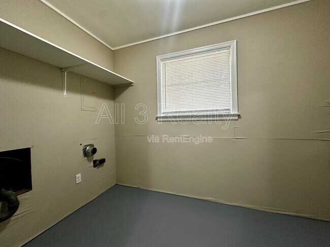 Building Photo - 1009 Rosedale Dr