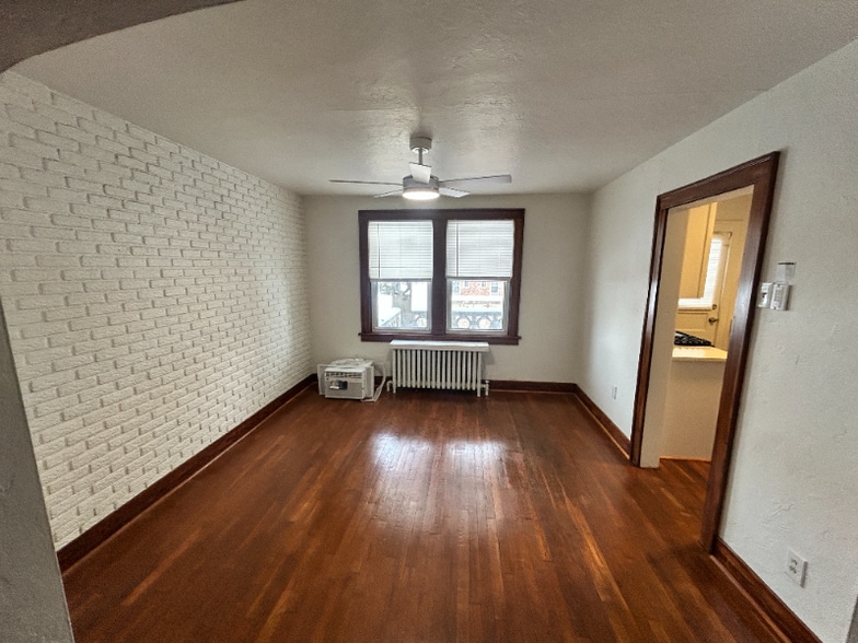 Building Photo - 323 Onyx Ave