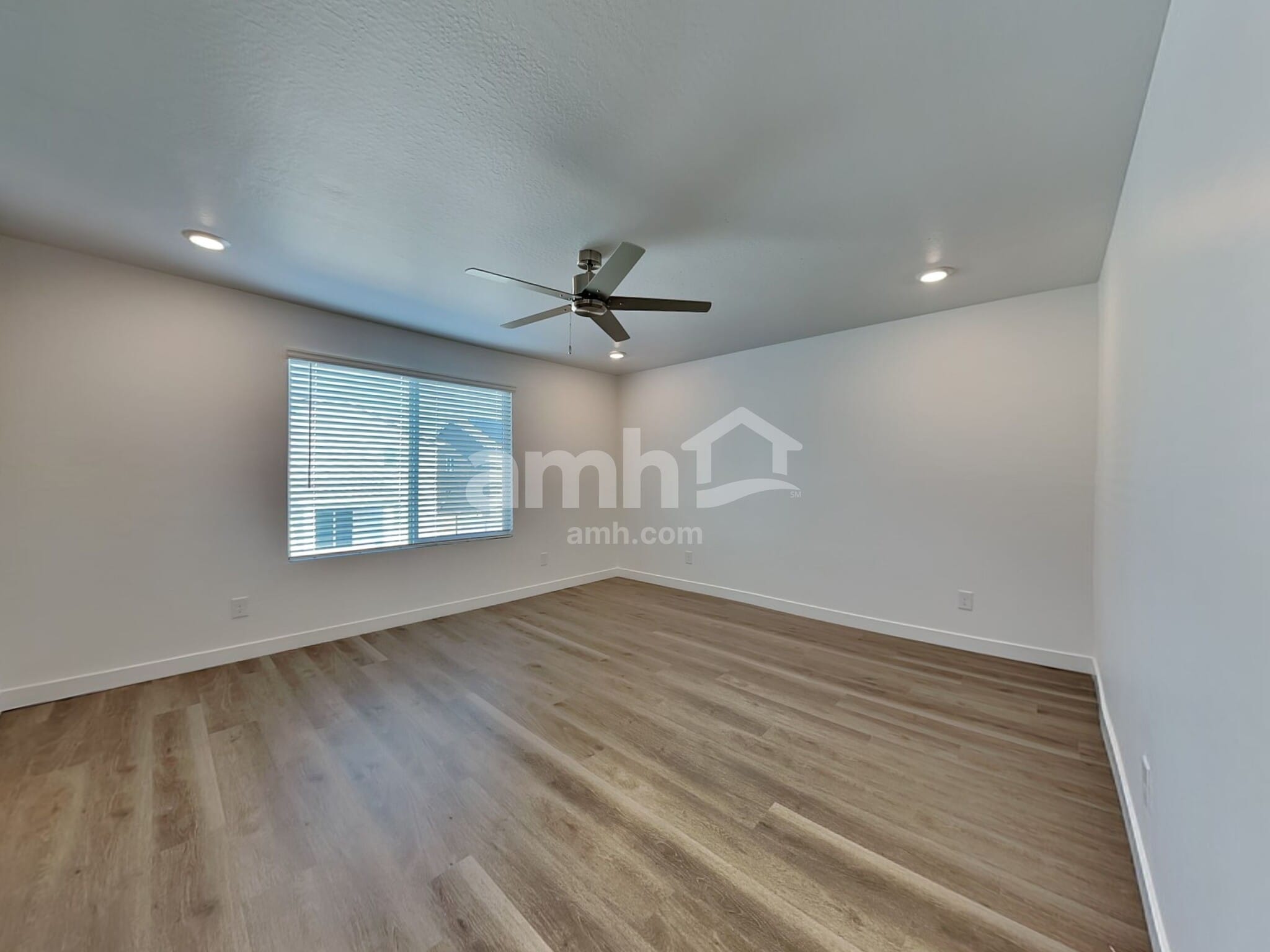 Building Photo - 20177 W Thomas Rd