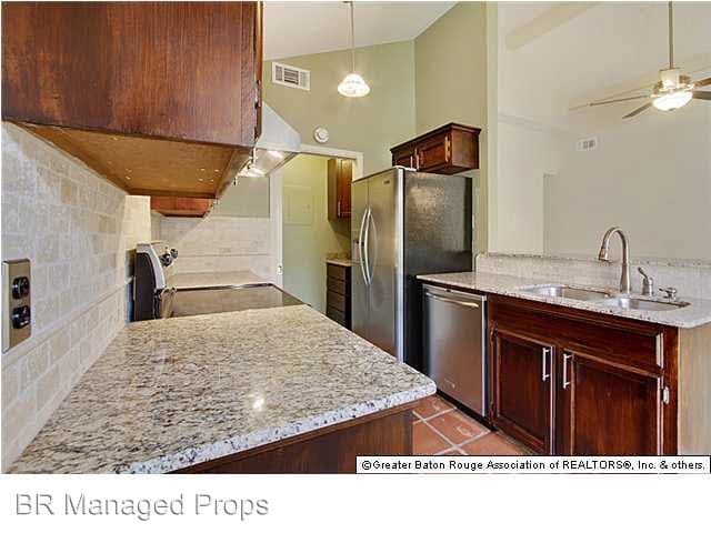 Building Photo - 2 br, 2 bath House - 8029 Summa Ave. #A