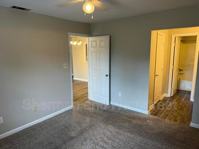 Building Photo - 504 Commons Dr