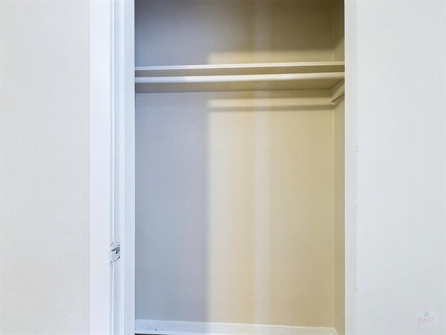 Building Photo - 1411 Kamar Dr