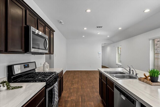 Building Photo - 14966 Cypress Holw Dr