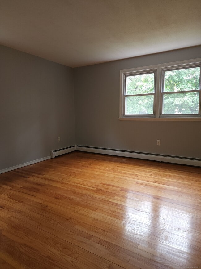 Building Photo - 14 Lownds Dr