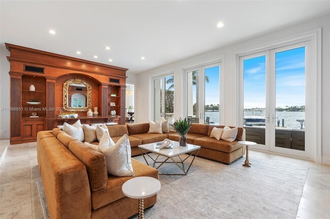 Building Photo - 305 N Hibiscus Dr
