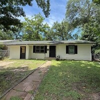 Building Photo - 1306 Liveoak Ave