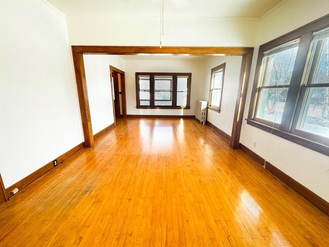 Building Photo - 315 3rd Ave E