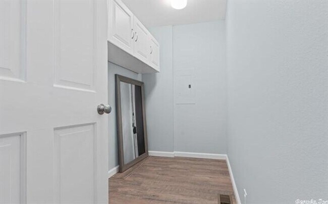 Building Photo - Beautiful Newly Remodeled Home on the Desoto Golf Course! A large landscaped lot with beautiful v...