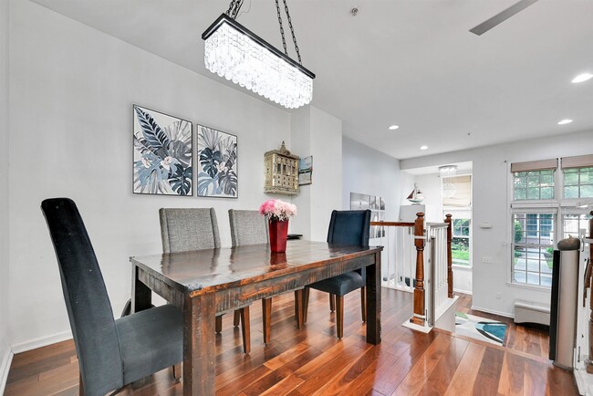 Building Photo - 375 Kingston Ct