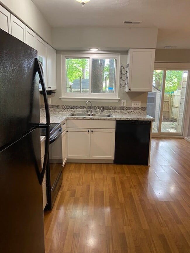 Building Photo - 2312 Merl Cir
