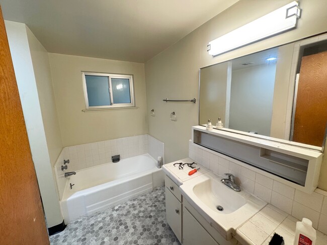 Bathroom - 1320 N Poinsettia Pl