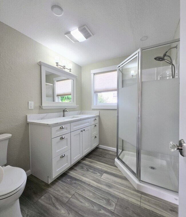 Building Photo - Newly Remodeled 2 Bedroom Home & ADU For R...