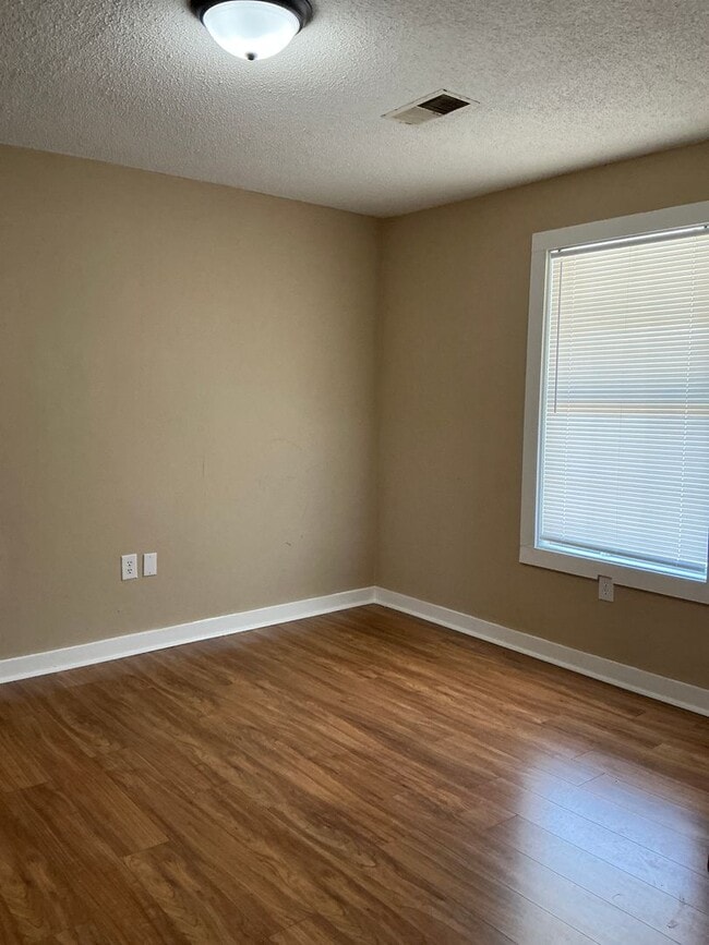 Building Photo - Section 8 Approved