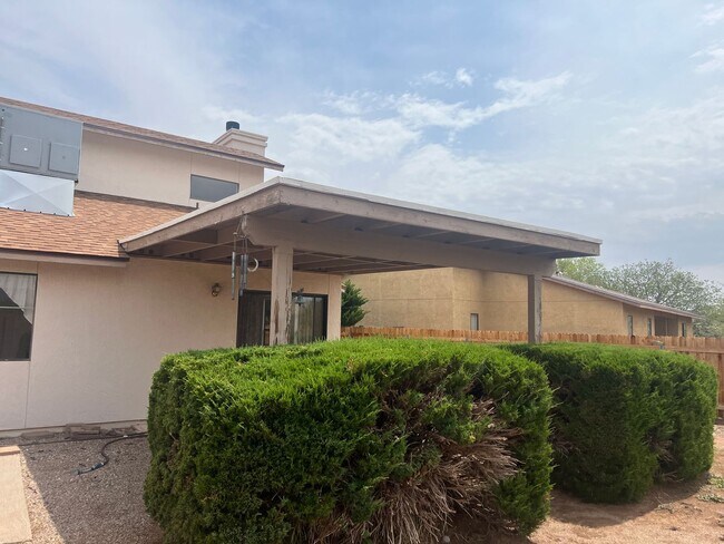 Building Photo - 2340 S Iris Dr