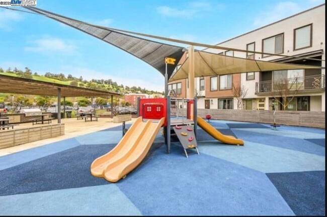 Building Photo - 25350 Parklane Dr
