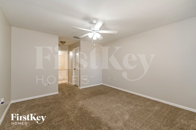 Building Photo - 2112 NE 14th Ave