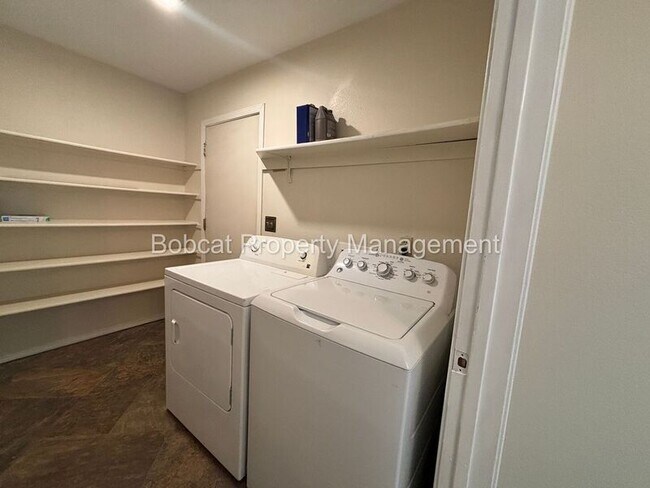 Building Photo - 1650 Walker Dr