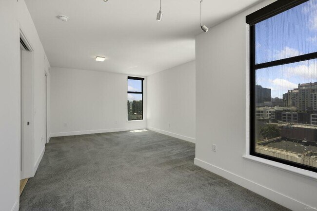 Building Photo - 1080 Sutter St