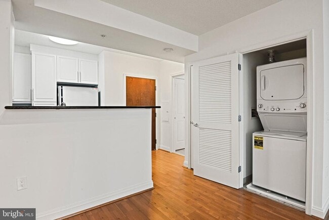 Building Photo - 11760 Sunrise Valley Dr