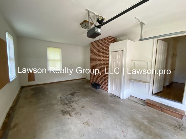 Building Photo - Spacious Hollins Four Bedroom w/ Finished Basement