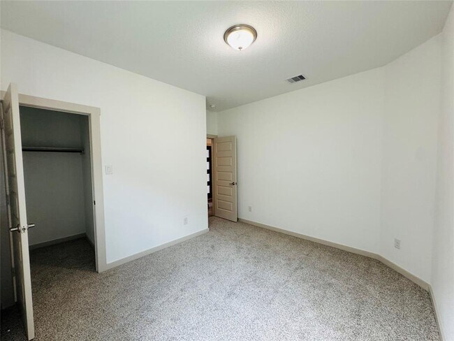 Building Photo - 3011 Jackmans Diamond