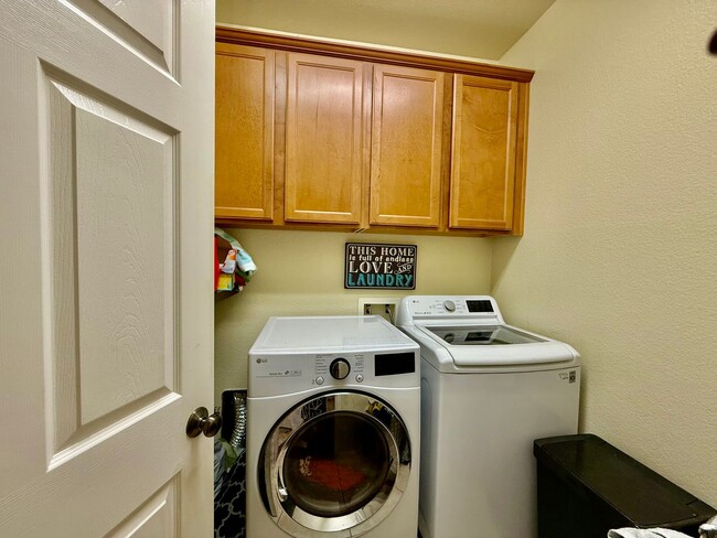 Building Photo - Great home in a cul de sac