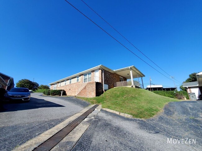 Building Photo - 3 Balfer Ct