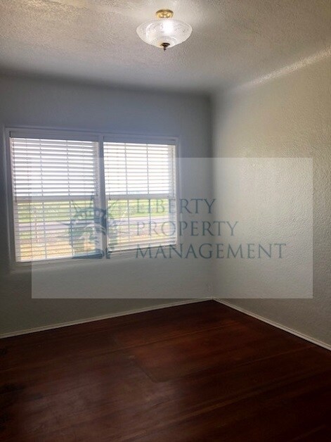 Building Photo - 22609 Robertson Blvd