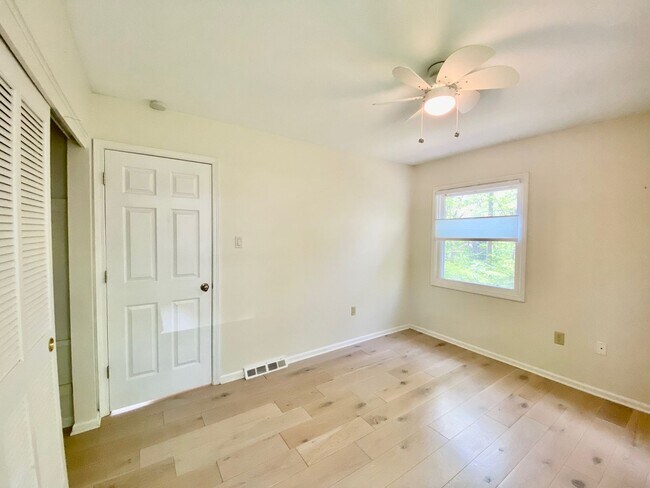 Building Photo - East AVL - Mid Century Modern Beauty in Bo...