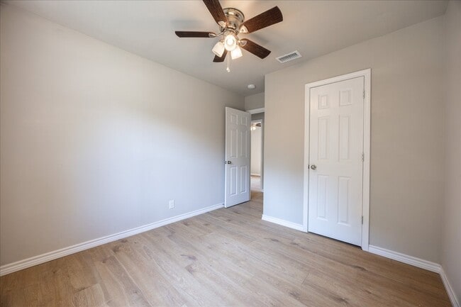 Building Photo - 103 Hillcrest Dr