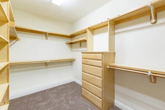 Building Photo - 2104 Perry Ave