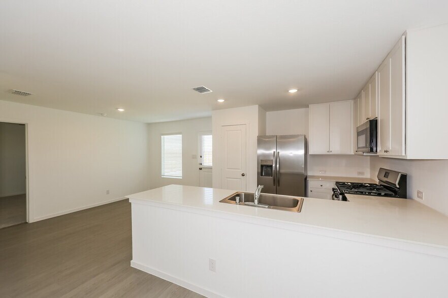 Building Photo - 1617 Sparrow Hawk Rd