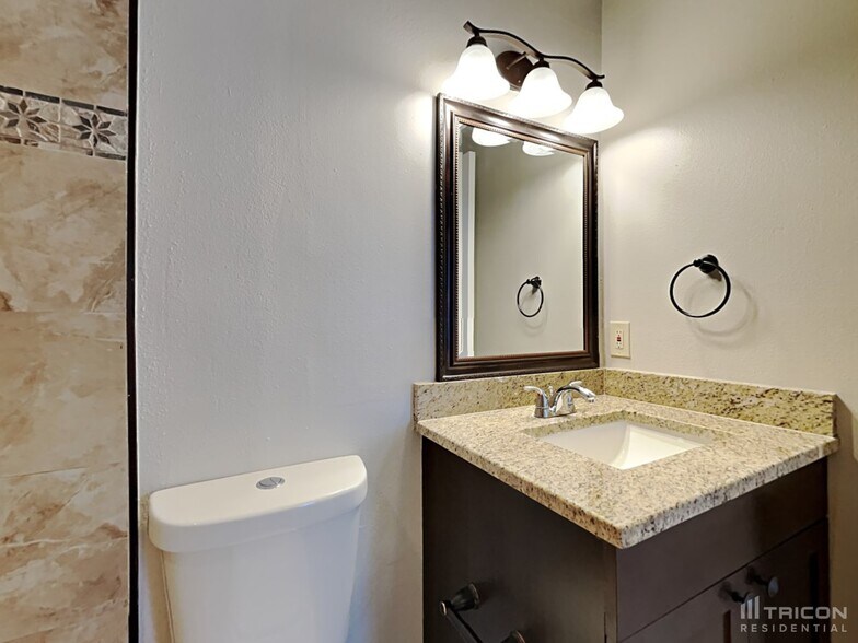 Building Photo - 1237 Edgerton Dr