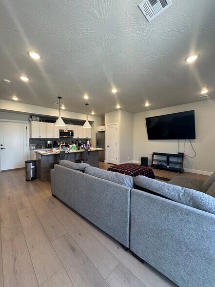 Building Photo - 3937 E Razor Dr