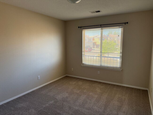 Building Photo - Spacious 4 Br, 2.5 Ba with 2 living areas, loft, kitchen appliances, 2 car garage.