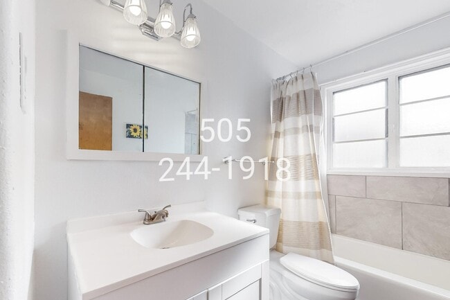 Building Photo - 905 Adams St NE