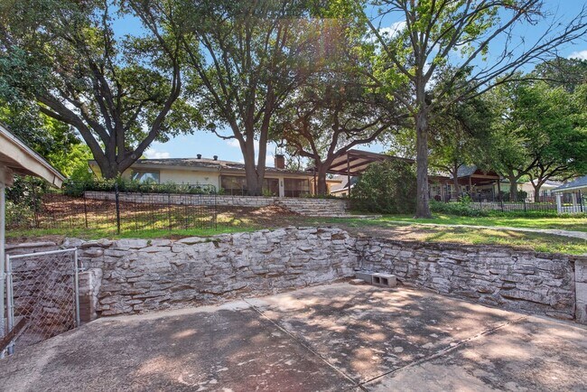 Building Photo - WATERFRONT HOME ON LAKE GRANBURY