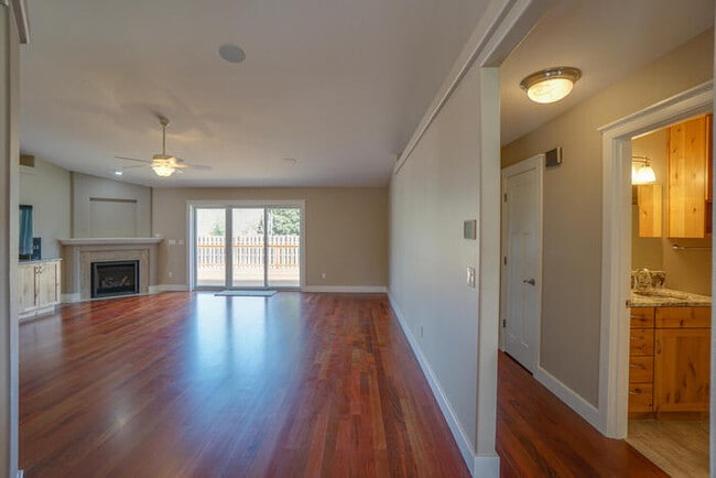 Building Photo - BEAUIFUL RAMBLER IN SOUTHVIEW HEIGHTS