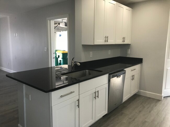 Building Photo - 680 Forest Hill Ln NW