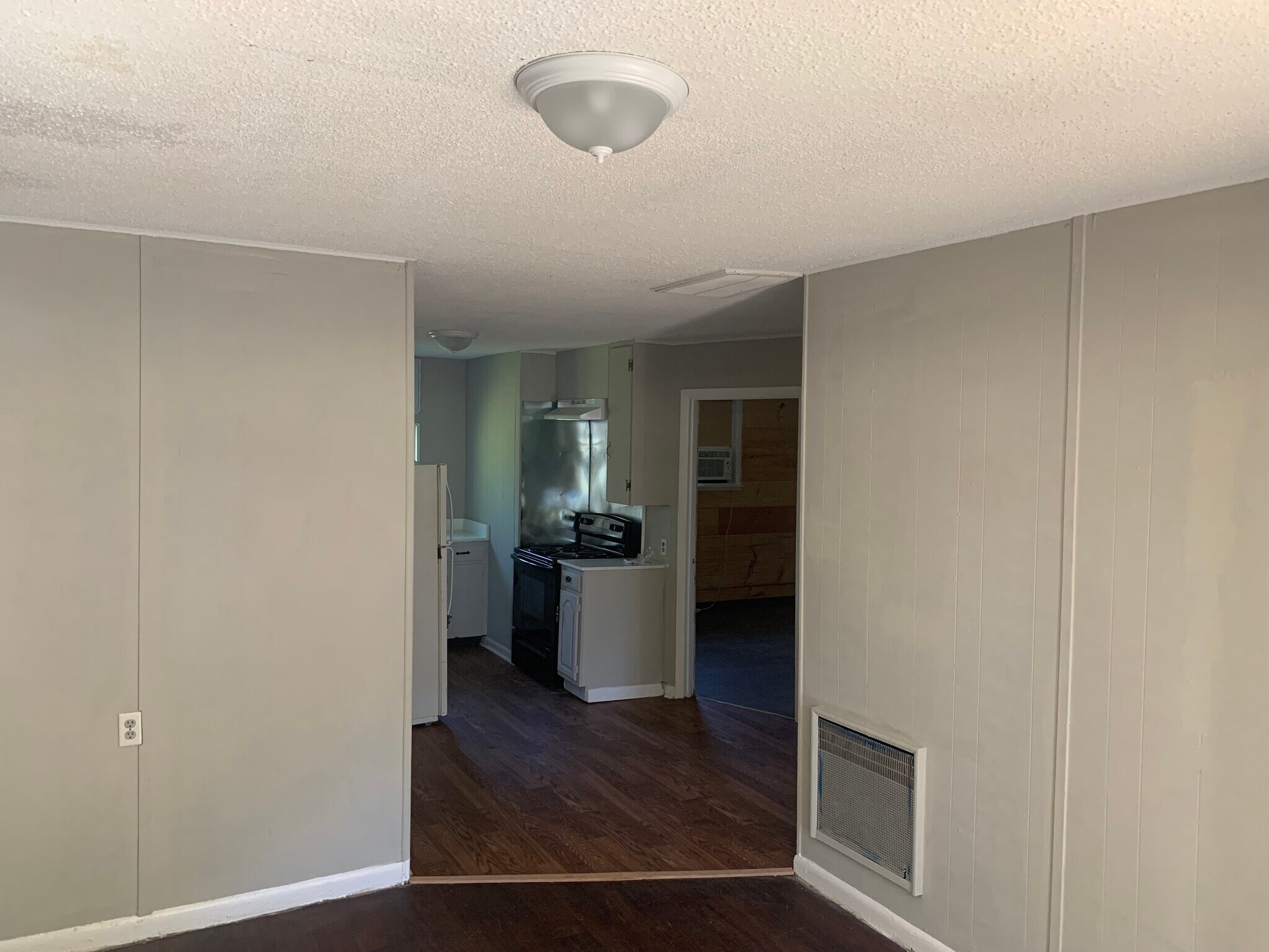 2 bedroom Livingroom - 125 E Frontage Rd