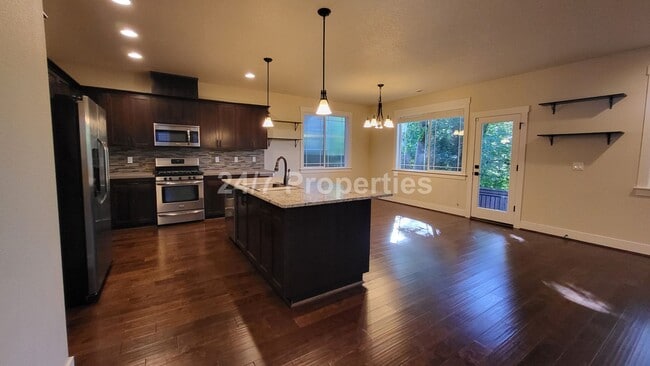 Building Photo - Picturesque 4BD | 2.5 BA - South Beaverton