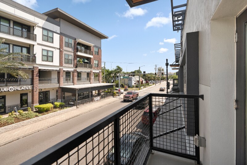Building Photo - 927 S Howard Ave