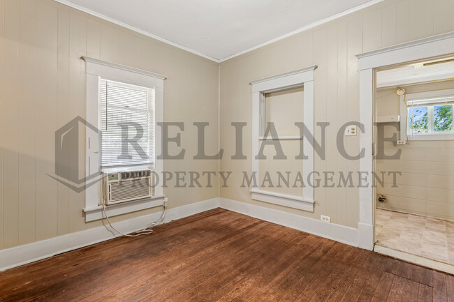 Building Photo - 921 S Sedgwick St