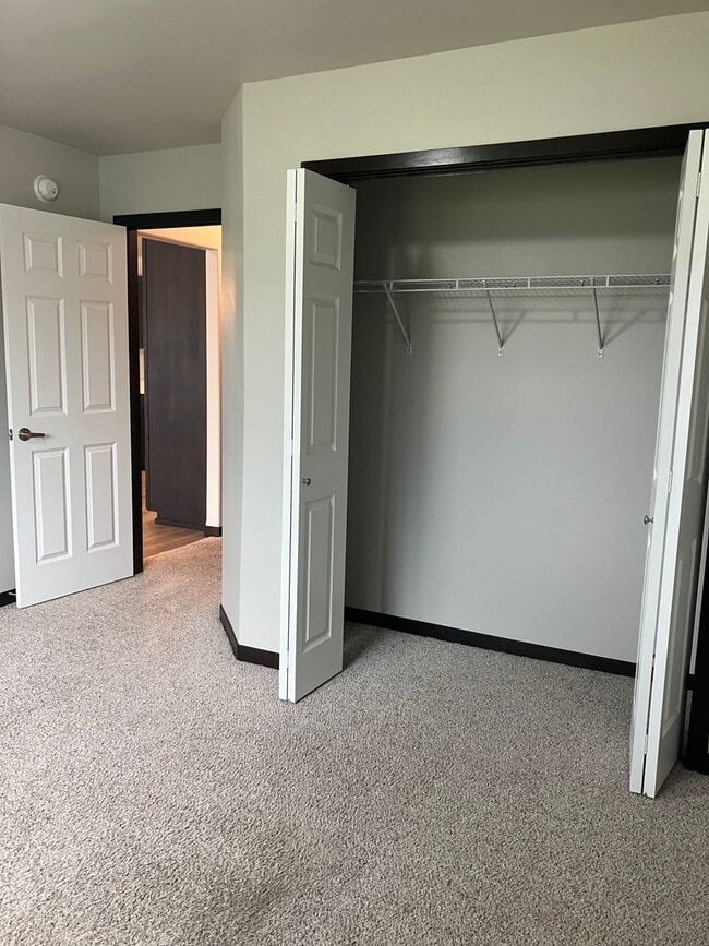 Building Photo - 4 Bed 3 Bath Single Family Home